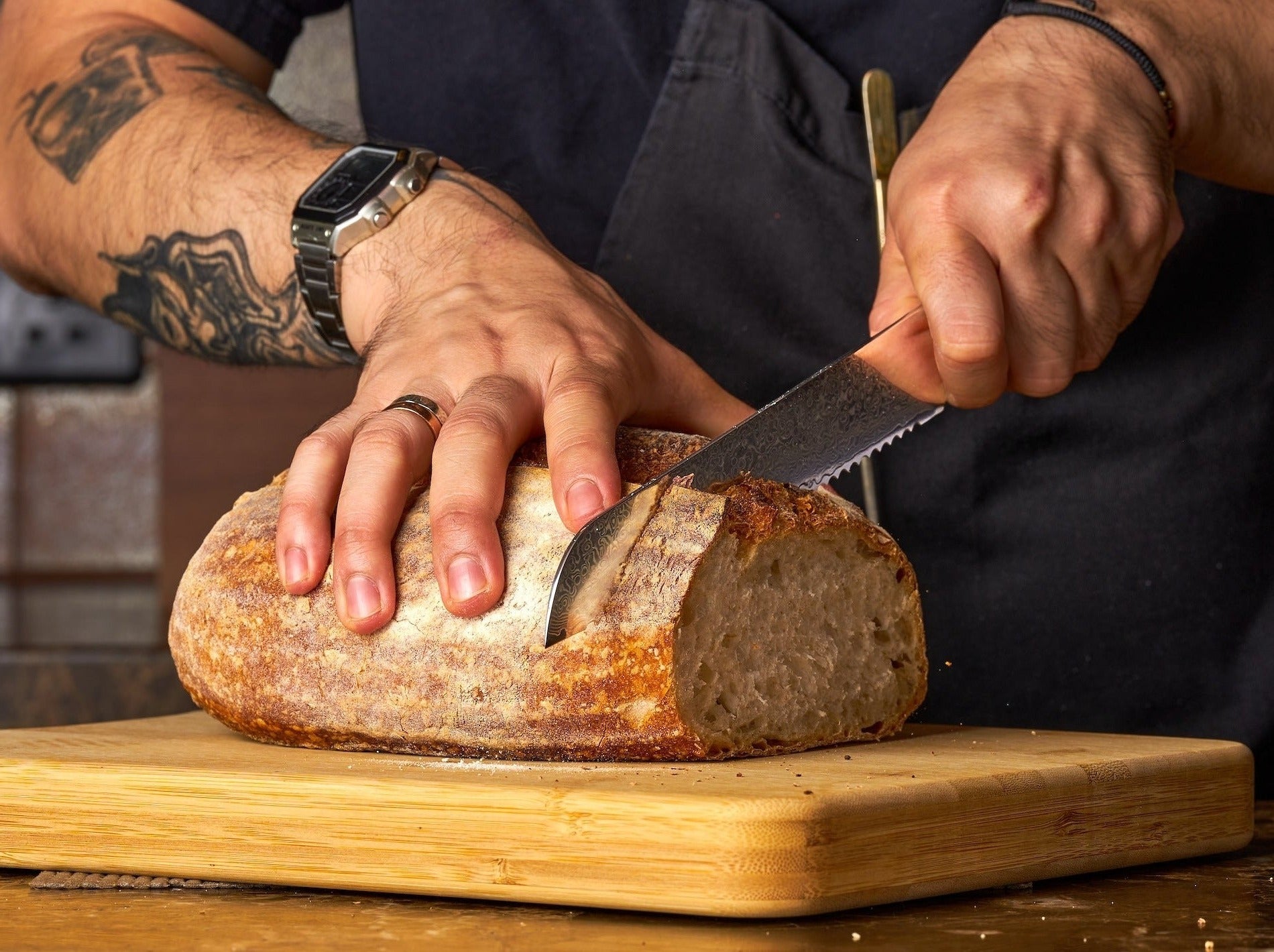 SERRATED BREAD KNIFE 8"