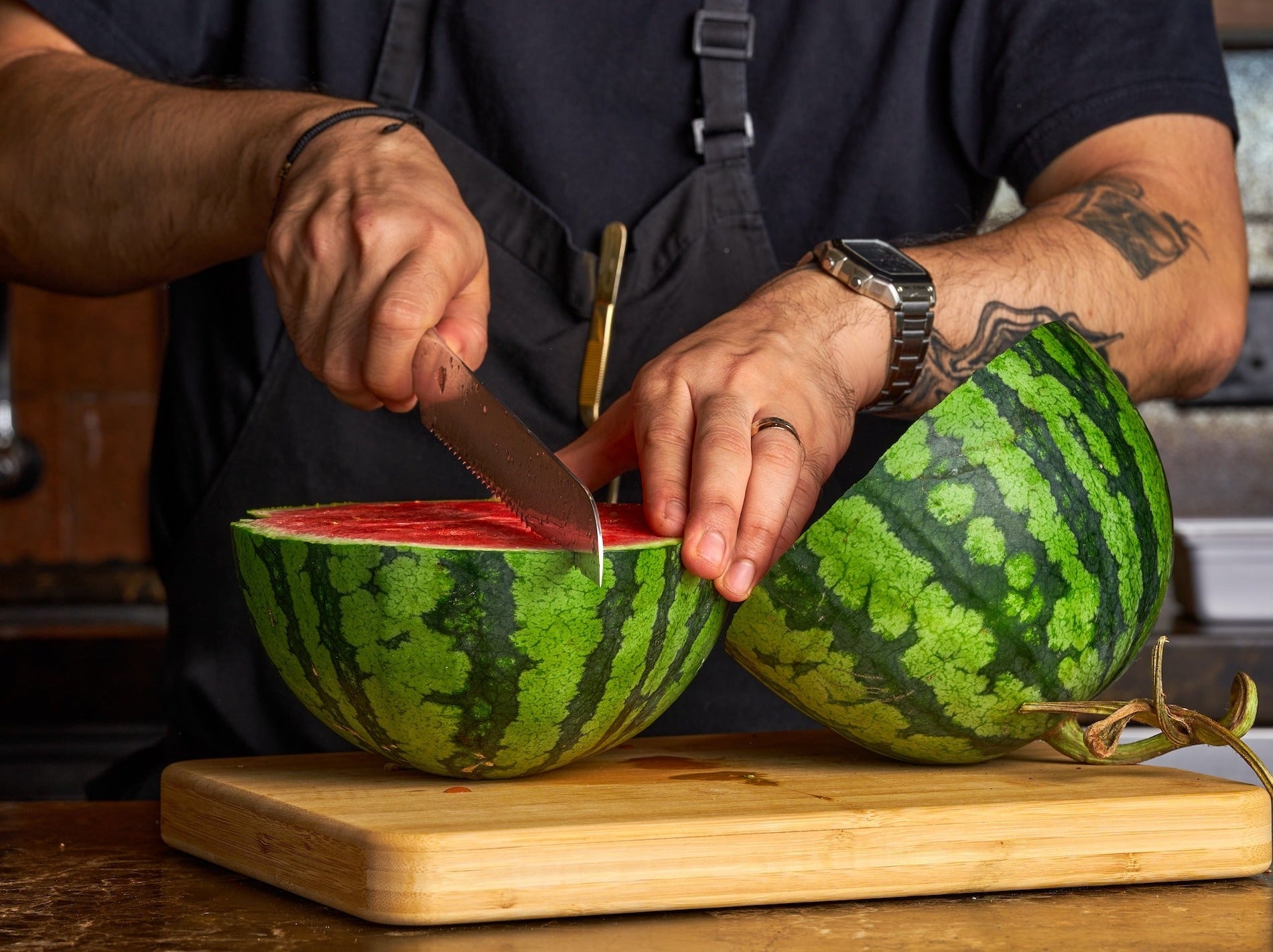 SERRATED BREAD KNIFE 8"